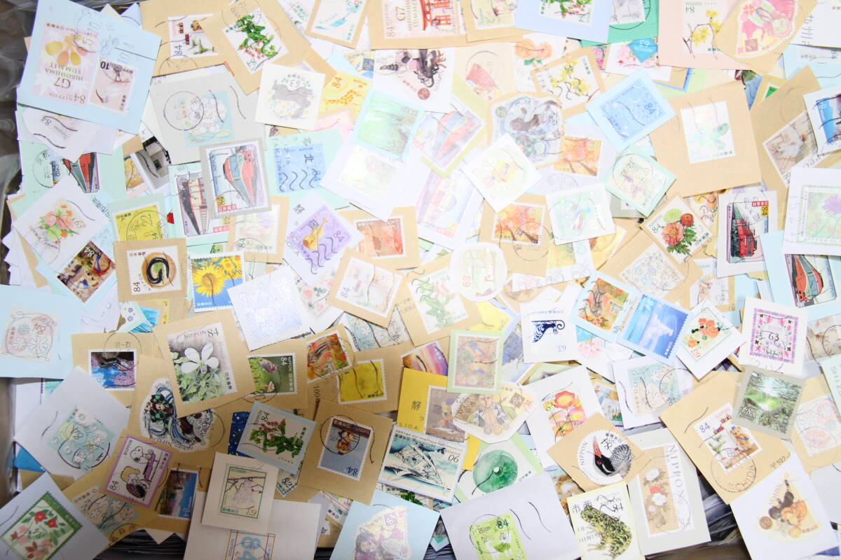 日本切手 記念切手 使用済み紙付 総重量15.7ｋｇ（正味14kg以上）_画像2
