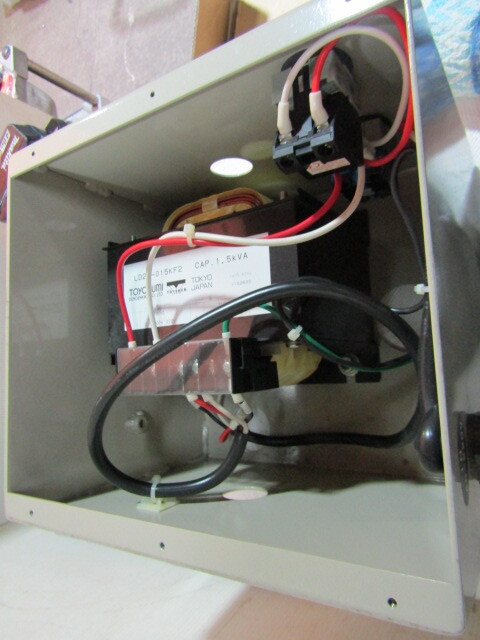 TOYOZUMI トヨズミ　LD21-015KF2 1.5kVA 単相 複巻 トランス 　ボックス入り　印刷、シール、ラベル、試作機_画像2