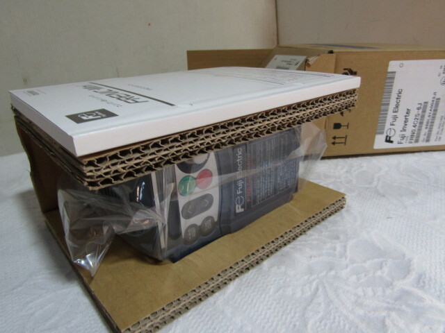 富士電機 FRN0.4C2S-6J 外箱汚れ有 コンパクト形インバータ FRENIC-Mini(C2)シリーズ Fuji Electricの画像3