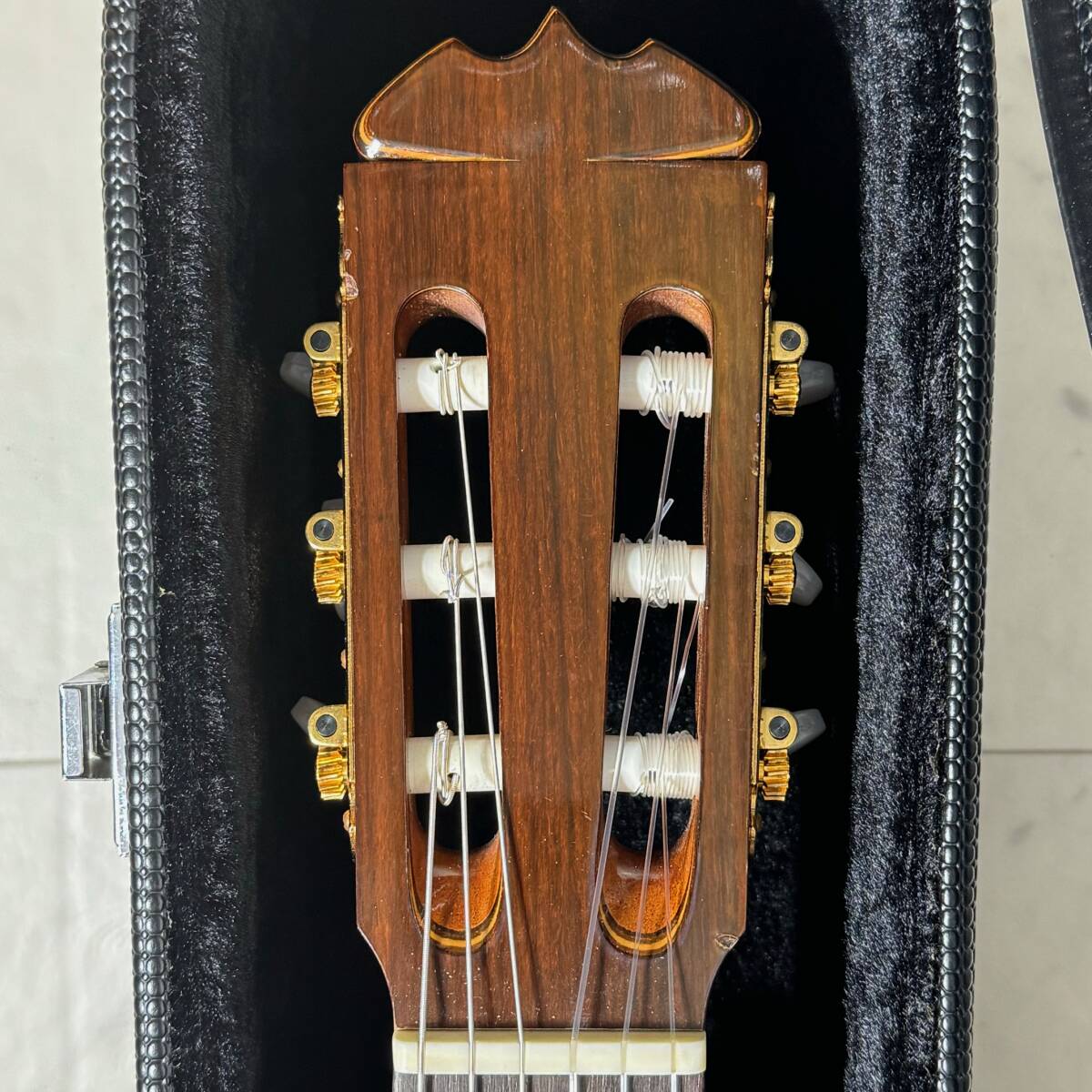 美品 RYOJI MATSUOKA 松岡良治 クラシックギター M60 LUTHIER 日本製 ハードケース 付属品付の画像3