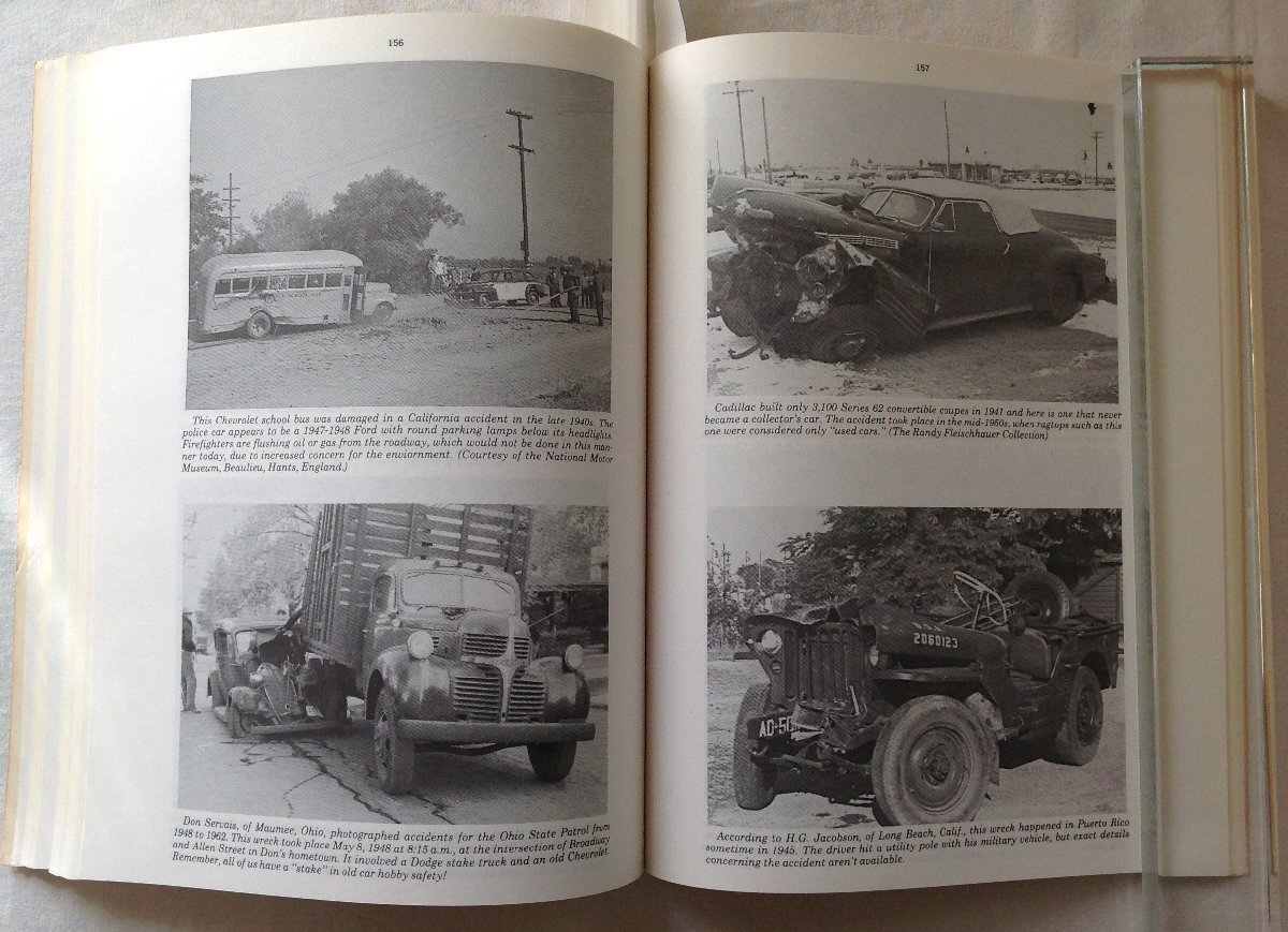 ★[A60057・特価洋書 ANTIQUE CAR WRECKS ] From Old Cars Weekly's Wreck of the Week photo album. ★の画像3