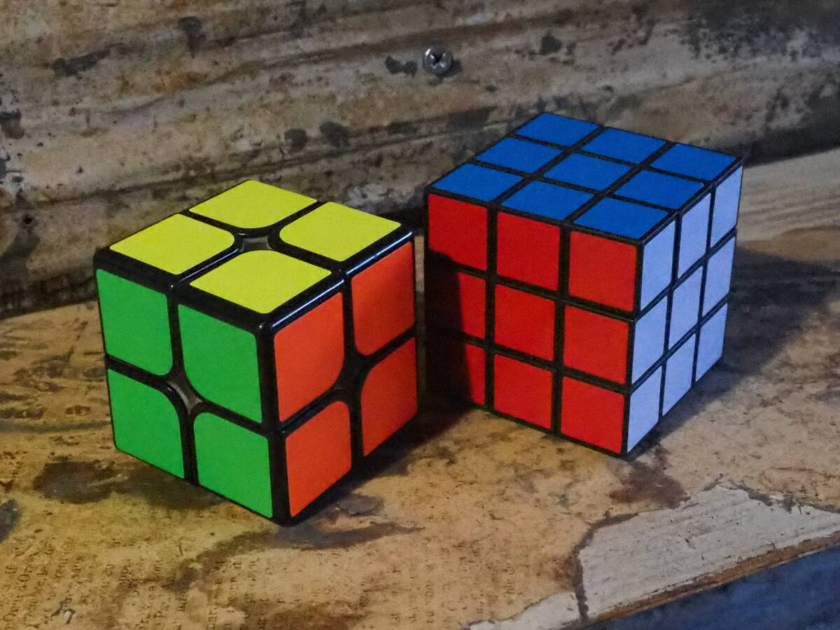 【ルービックキューブ3×3(5㎝)と2×2(4.5㎝)セット】デッドストック未使用品パズルおもちゃゲーム玩具インテリアレトロトイ脳トレーニング_画像1