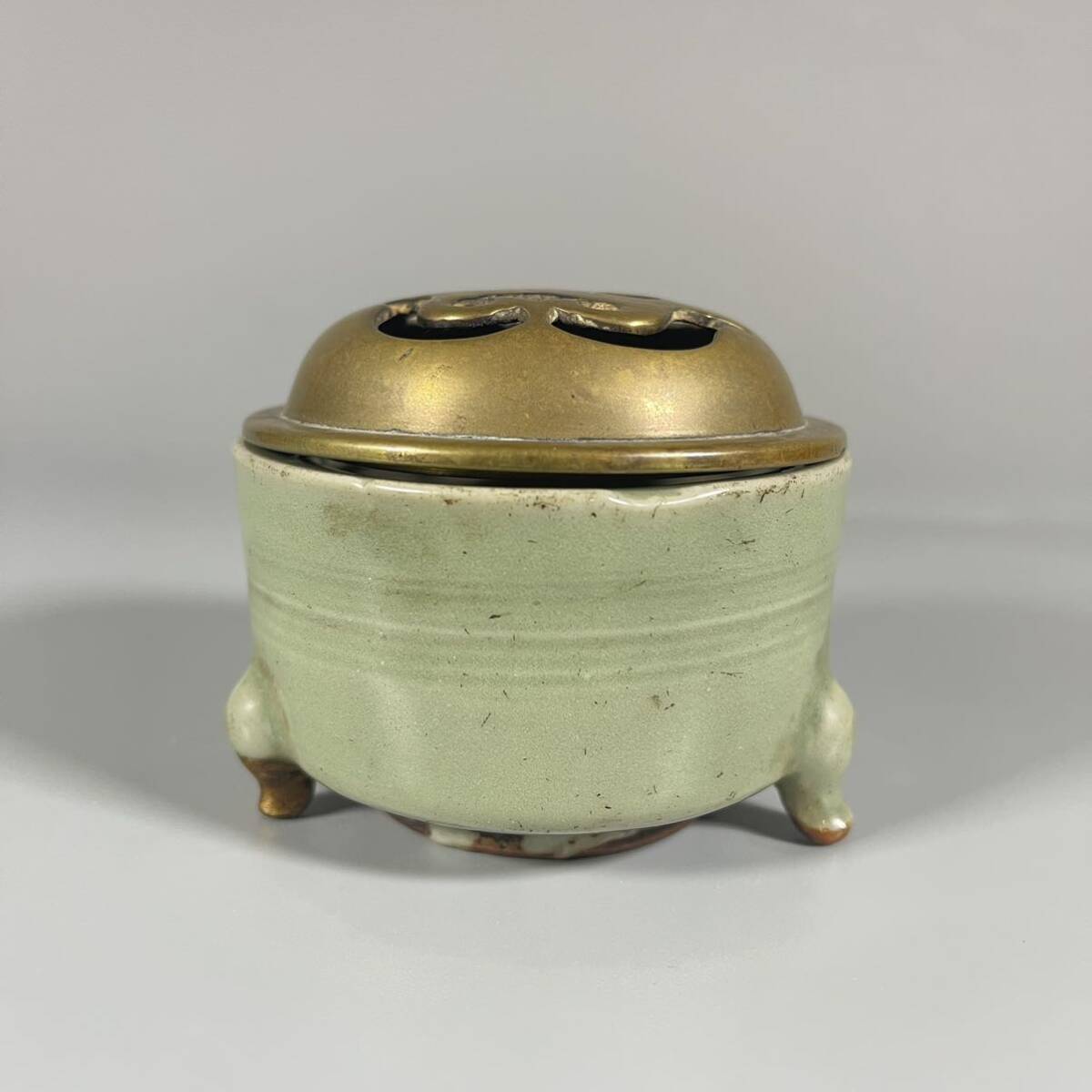 時代　青磁　香炉　銅火屋付　箱付　直しあり　香道具　唐物　中国古美術　サイズ：高4.8cm_画像3