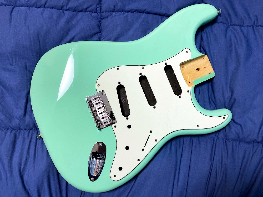 Squier by Fender Stratocaster ハードテイル 裏通し ボディ ステンレスサドル おまけ付き スクワイア フェンダー ストラトキャスター_画像1