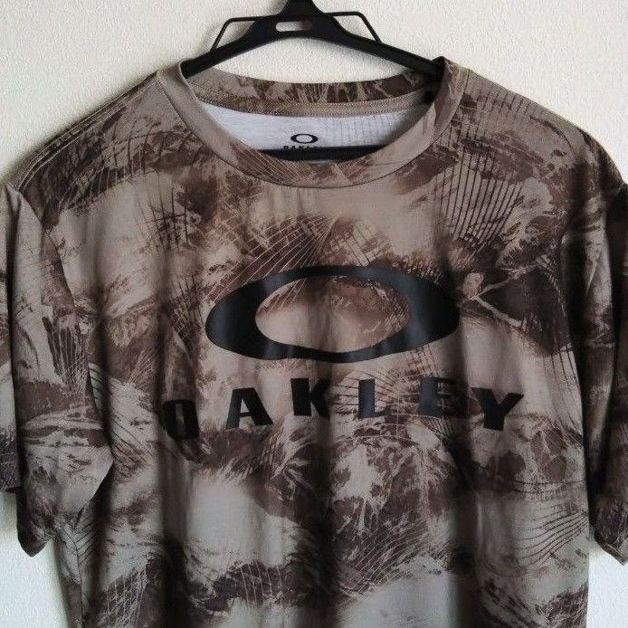 美品 OAKLEY ゴルフ 迷彩色 Tシャツ men's  L