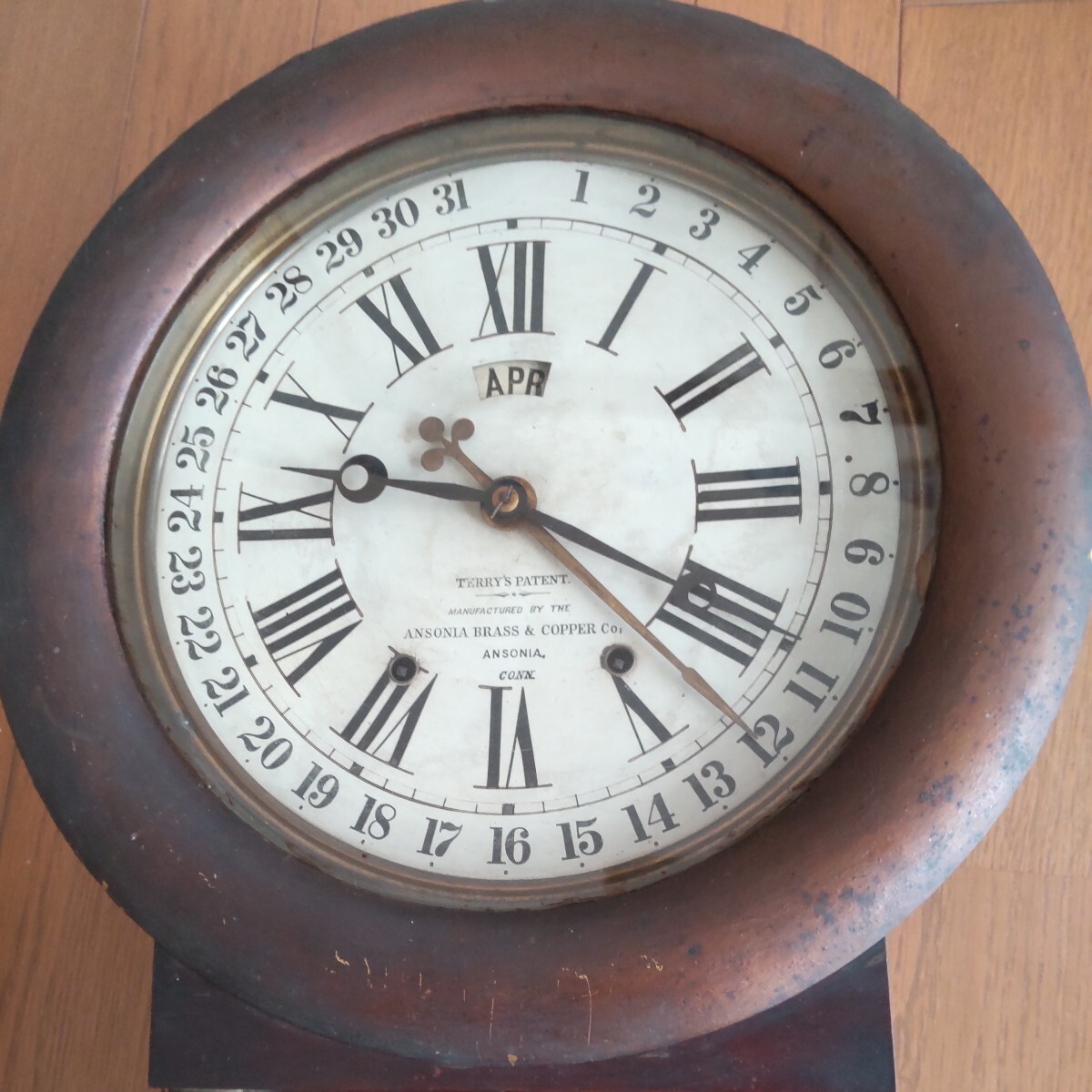 ANSONIA USA アンティーク 1870年代 初期アンソニア ゼンマイ式 掛時計 全長約63cm  月日時刻表示 古時計 ジャンク扱 希少品の画像2