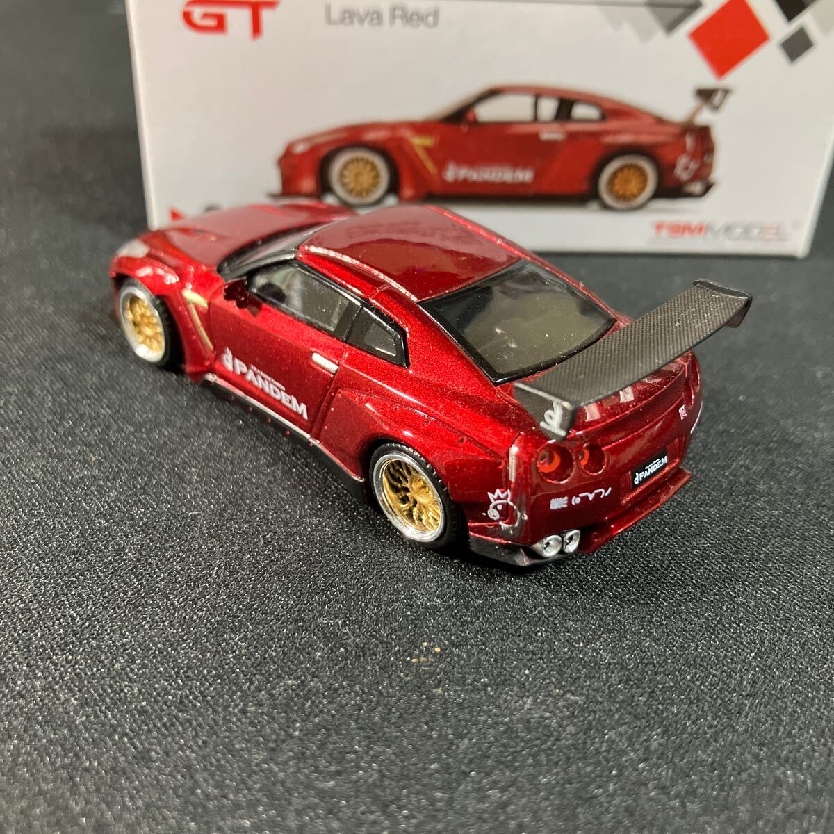 Mini GT 1/64 Pandem Nissan GT-R R35 GTウィング 右ハンドル(ラヴァレッド) TSM ミニカー パンデムの画像5