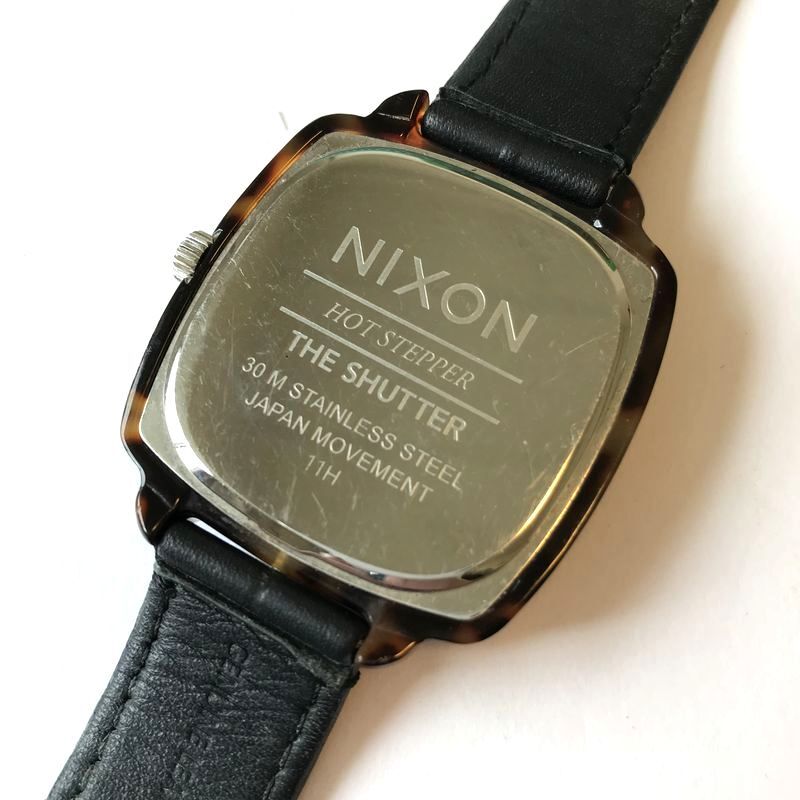 【1円～】稼働品 NIXON ニクソン HOT STEPPER THE SHUTTER 2針 アナログ 腕時計 茶黒 べっ甲調 /クオーツ 時計 スクエア 動作品の画像9