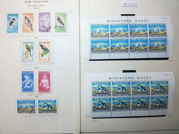 0403F70 外国切手　ニュージーランド　エアメイル　小型シート等使用済み混在　まとめ　台紙に貼りつき有＊詳細は写真でご確認ください