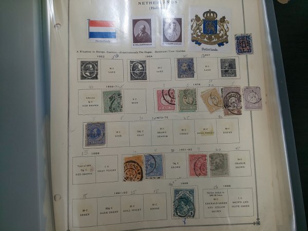 0501F06 外国切手 オランダ切手 1899～ 使用済み 1冊まとめ ＊台紙に貼りつき有の画像2
