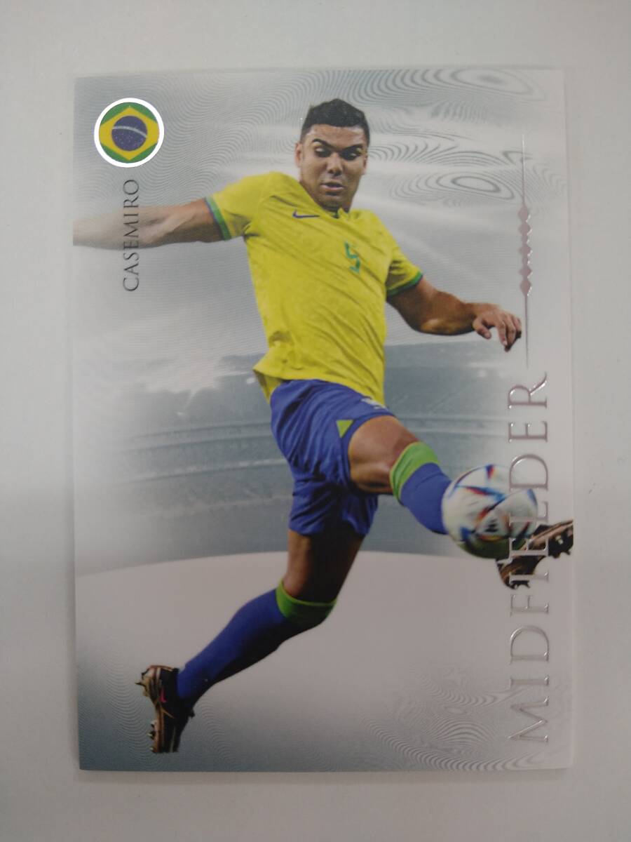 FUTERA UNIQUE NOSTALGIA BASE No.035 CASEMIRO SILVER PARALLEL 37/69 特価即決 カゼミロ WORLD FOOTBALL SOCCER_画像1