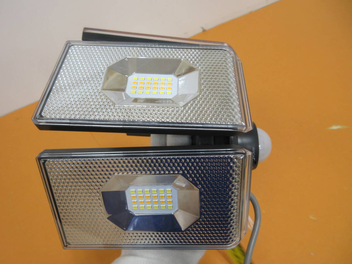 171)未使用に近い ムサシ musashi LED-AC4000 LEDセンサーライト/12.5Wx4灯/スライド型/5000ルーメンの画像6