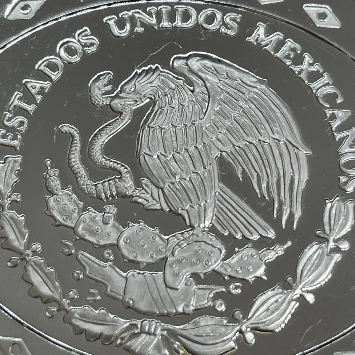 ★☆メキシコ銀貨 1997 LEY .999 5 ONZAS DE PLATA 5オンス シルバー 約156.8ｇ 約64.8mm 外国コイン 外国銀貨 古銭 貨幣 #17827☆★の画像3