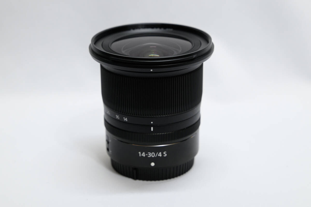 【外観美品】 Nikon ニコン NIKKOR Z 14-30mm f/4 S 超広角 ズームレンズ 保護フィルター付き 送料無料の画像2