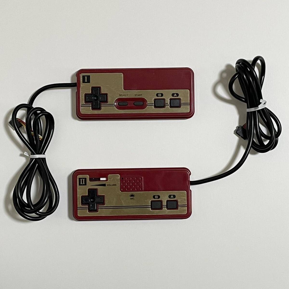 初代ファミコン 四角ボタン コントローラー 1P/2Pセット (FC/FAMICOM/初期型/任天堂/Nintendo)の画像1