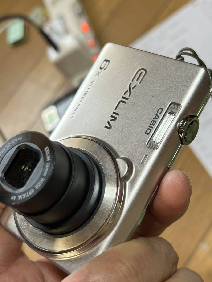 カシオCASIO デジタルカメラ EX-ZS26 動作品　sdカード8GB 付き　(FB-DHT2)_画像4