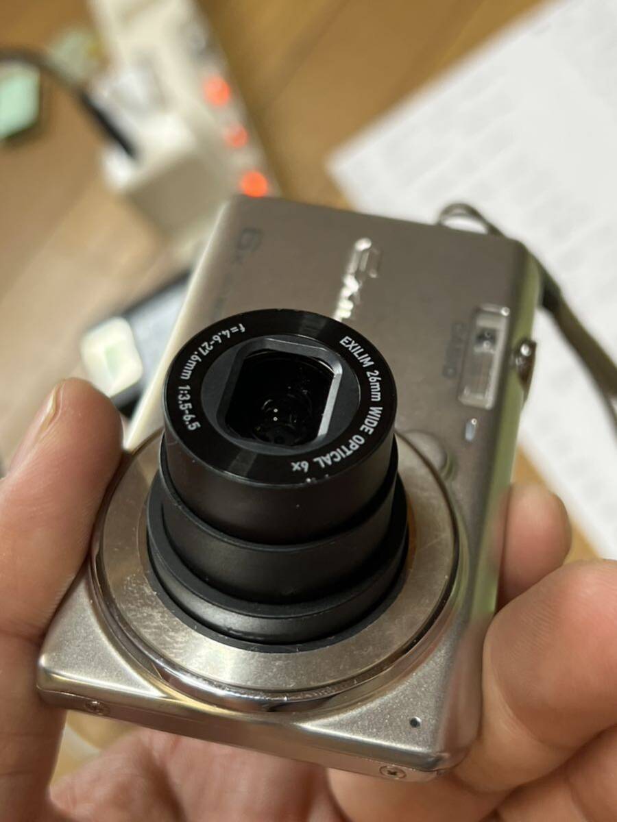 カシオCASIO デジタルカメラ EX-ZS26 動作品　sdカード8GB 付き　(FB-DHT2)_画像3