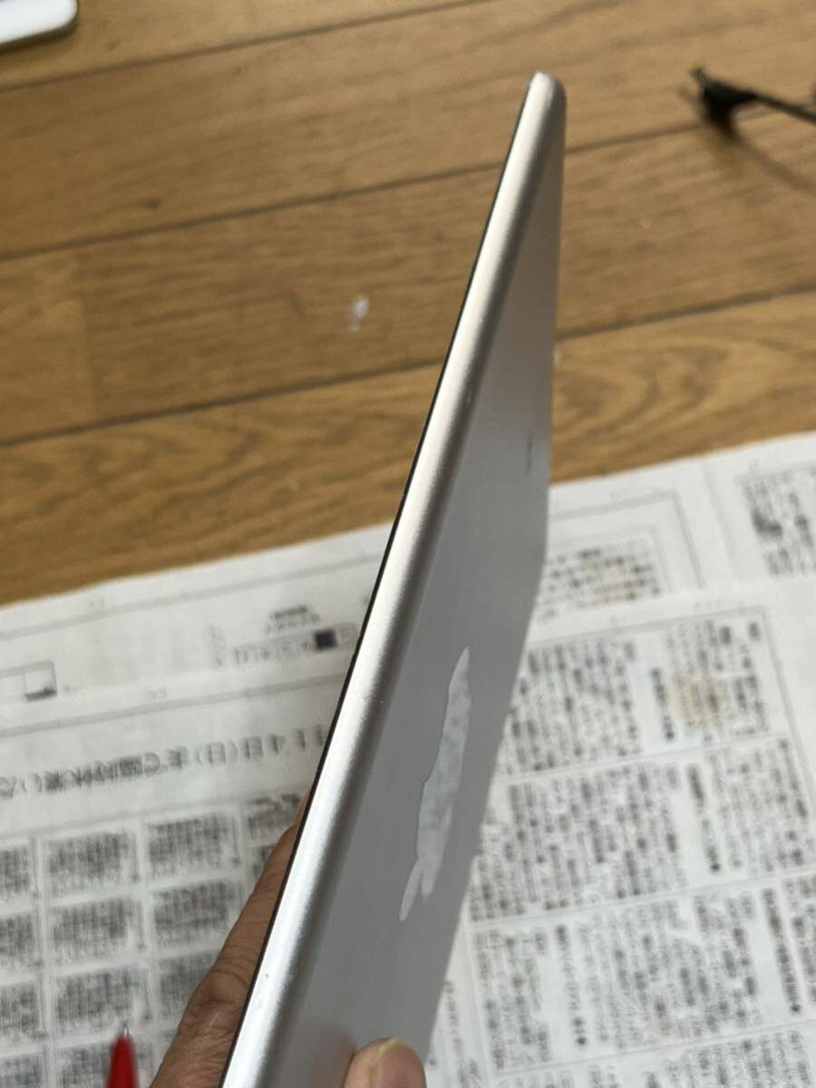 Apple iPad Air Wi-Fi シルバー 部品取り外し用 ジャンクの画像7
