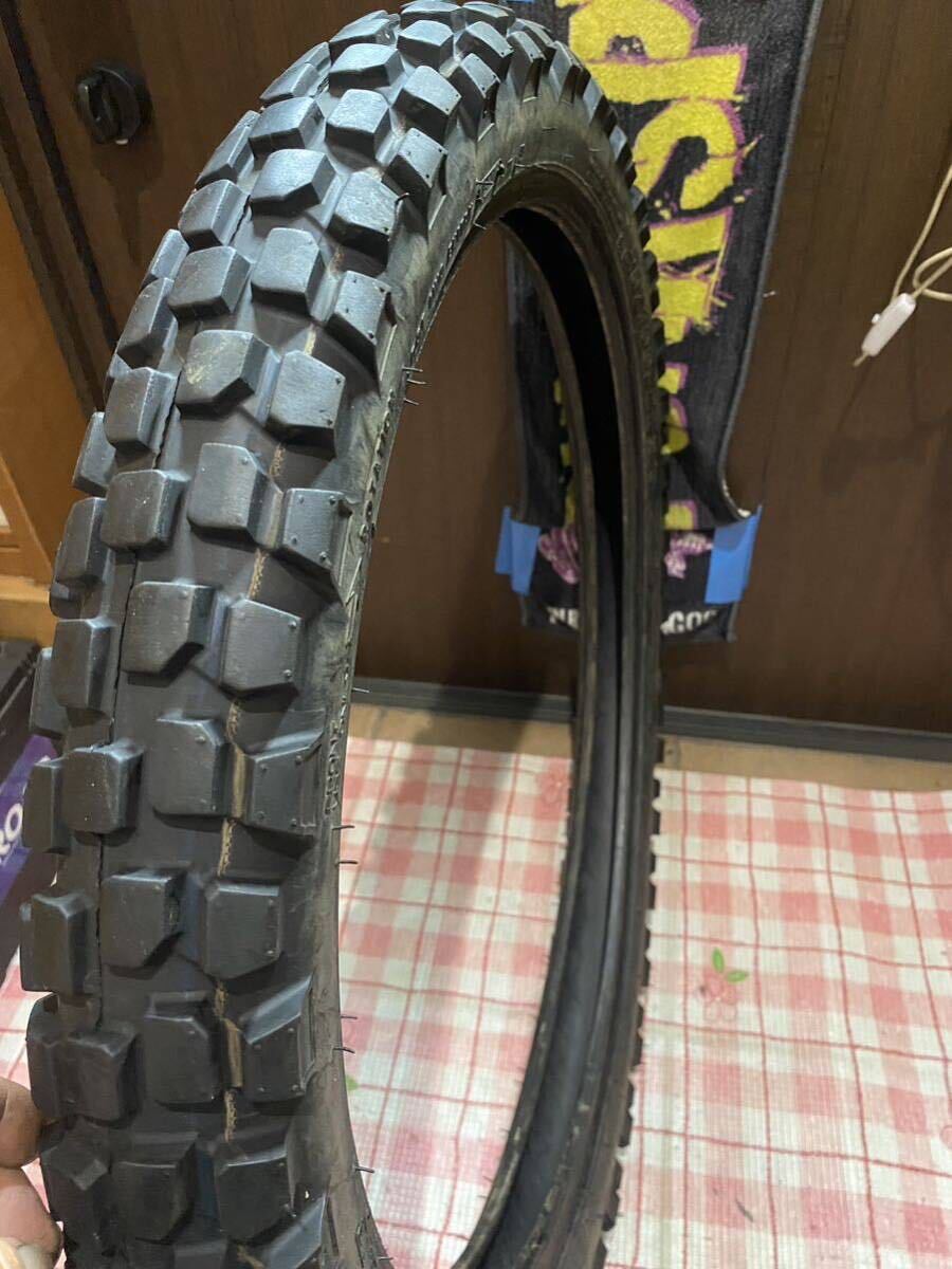 中古MCタイヤ 2021年製造 IRC TRAILS GP-21 80/100-21 1221 A3009の画像4