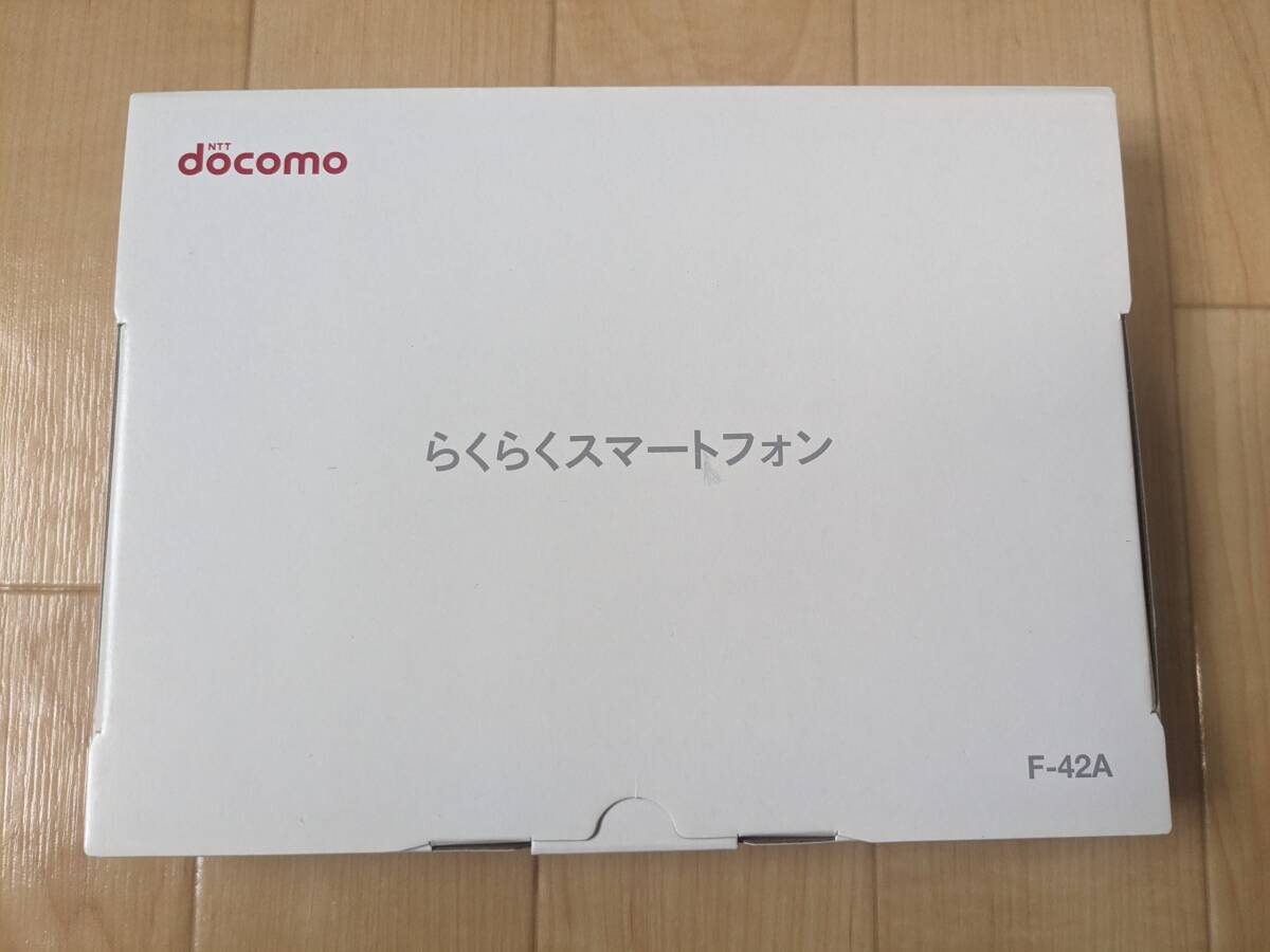 ☆未使用☆【SIMロック解除済】docomo F-42A ピンク らくらくスマートフォンの画像1