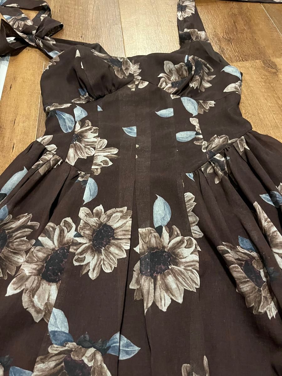 herlipto Sunflower Printed Midi Dress ひまわりワンピース herlipto Sunflower Printed Midi Dress ひまわりワンピース