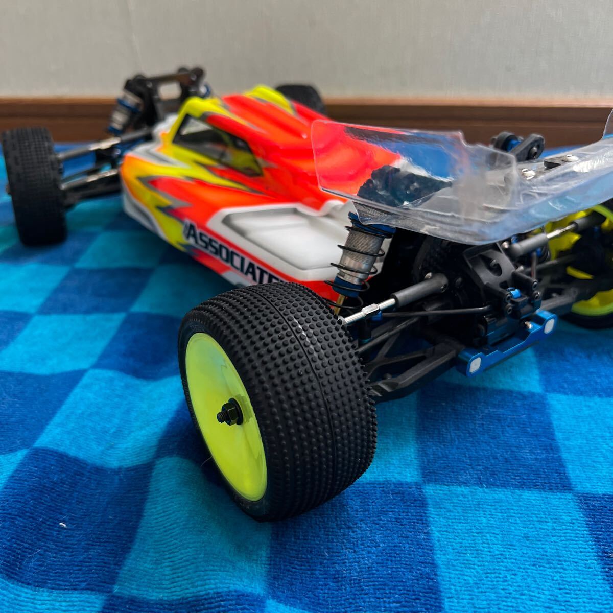 アソシ RC10 B74.1 シャーシ　中古品_画像2