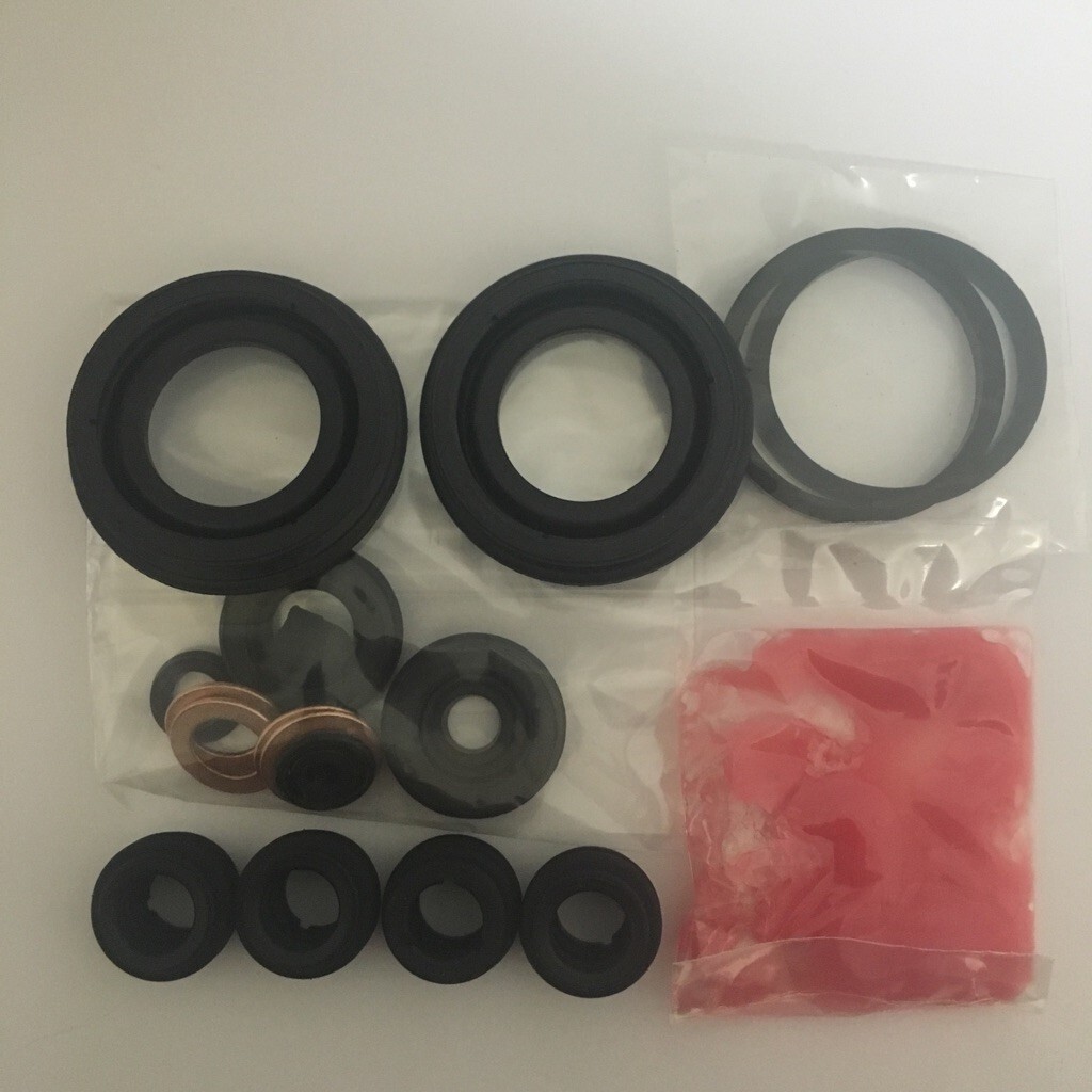  Integra type R DC5 rear caliper seal kit left right caliper. overhaul . mail service shipping 