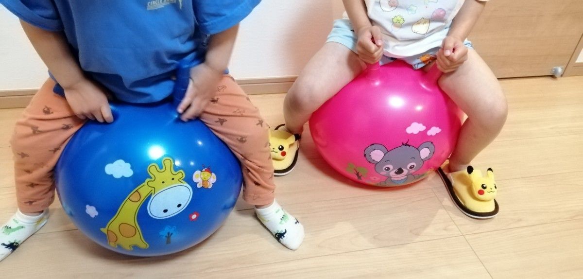 ポッパーボール　バウンシーボール　子供用　ジャンピングボール　ハンドル付き　3~8歳向き　ピンクと青　2個