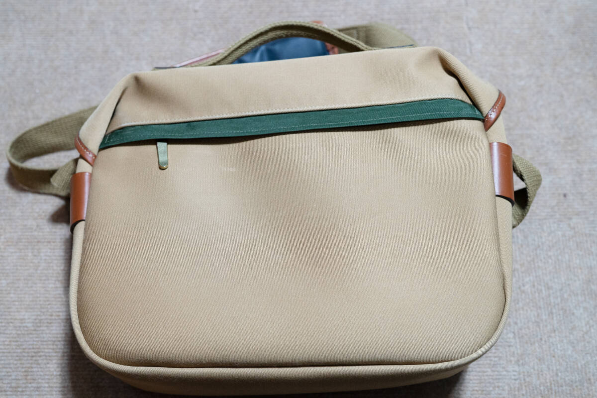 Billingham ショルダーバッグ HADLEY PRO　ハドレープロ　６L カーキ　と　エンドポケット　Avea 8_画像3