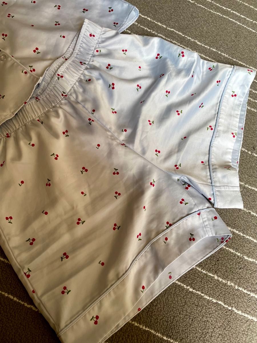 GU さくらんぼ柄パジャマ サテンパジャマ 半袖 上下セット GU さくらんぼ柄パジャマ サテンパジャマ 半袖 上下セット