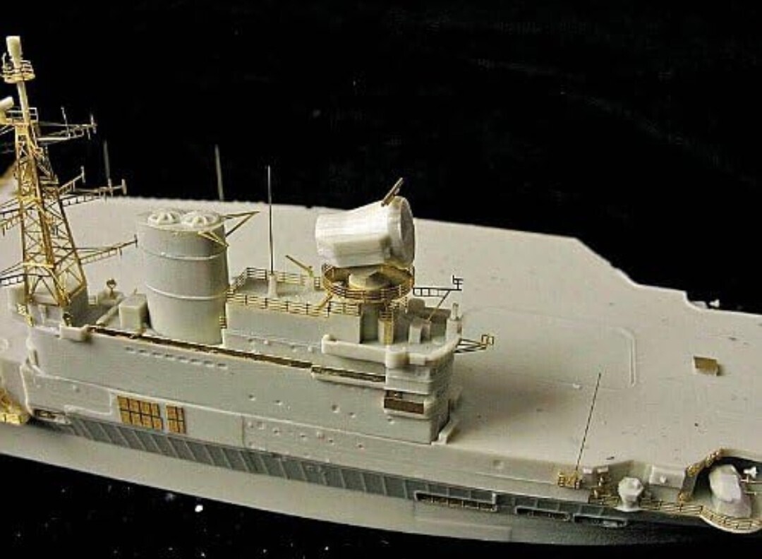 オレンジホビー 1/700 イギリス海軍 HMS 空母 ヴィクトリアスR38 1966 レジンキット(N07-105)未開封　　配送80サイズ　匿名配送のみ_画像8