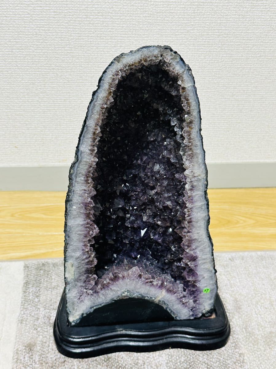 アメジストドーム 紫水晶 置物 パワーストーン 高さ34センチ 6キロ 金針が入った水晶の画像1