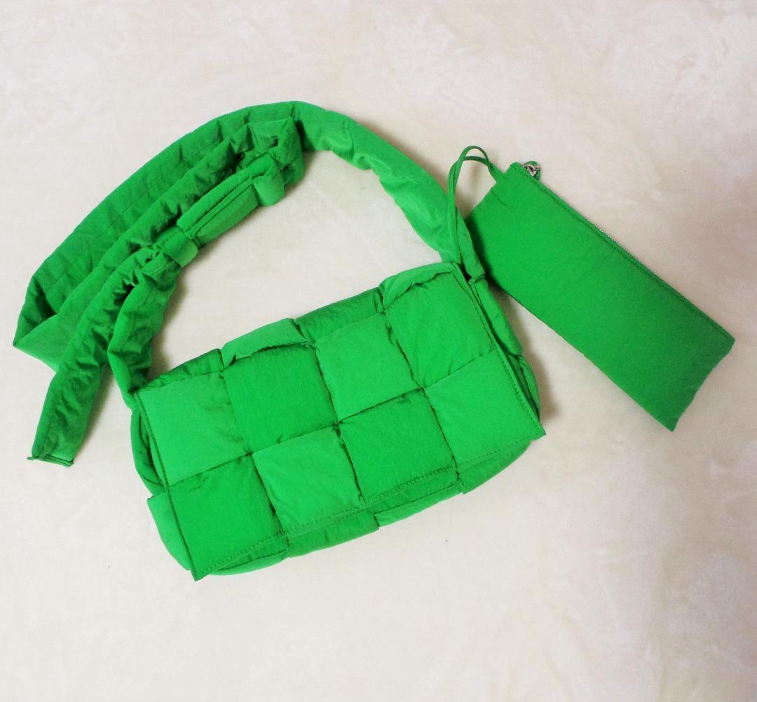 BOTTEGA VENETA /ボッテガヴェネタ】パデッド テック カセット BOTTEGA VENETA /ボッテガヴェネタ】パデッド テック カセット