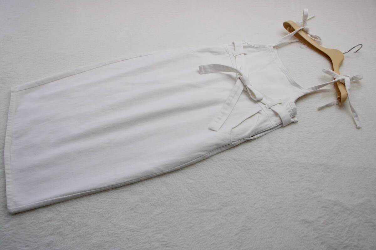 4-1575 新品  綿100％デニムジャンパースカート Ｍサイズの画像1