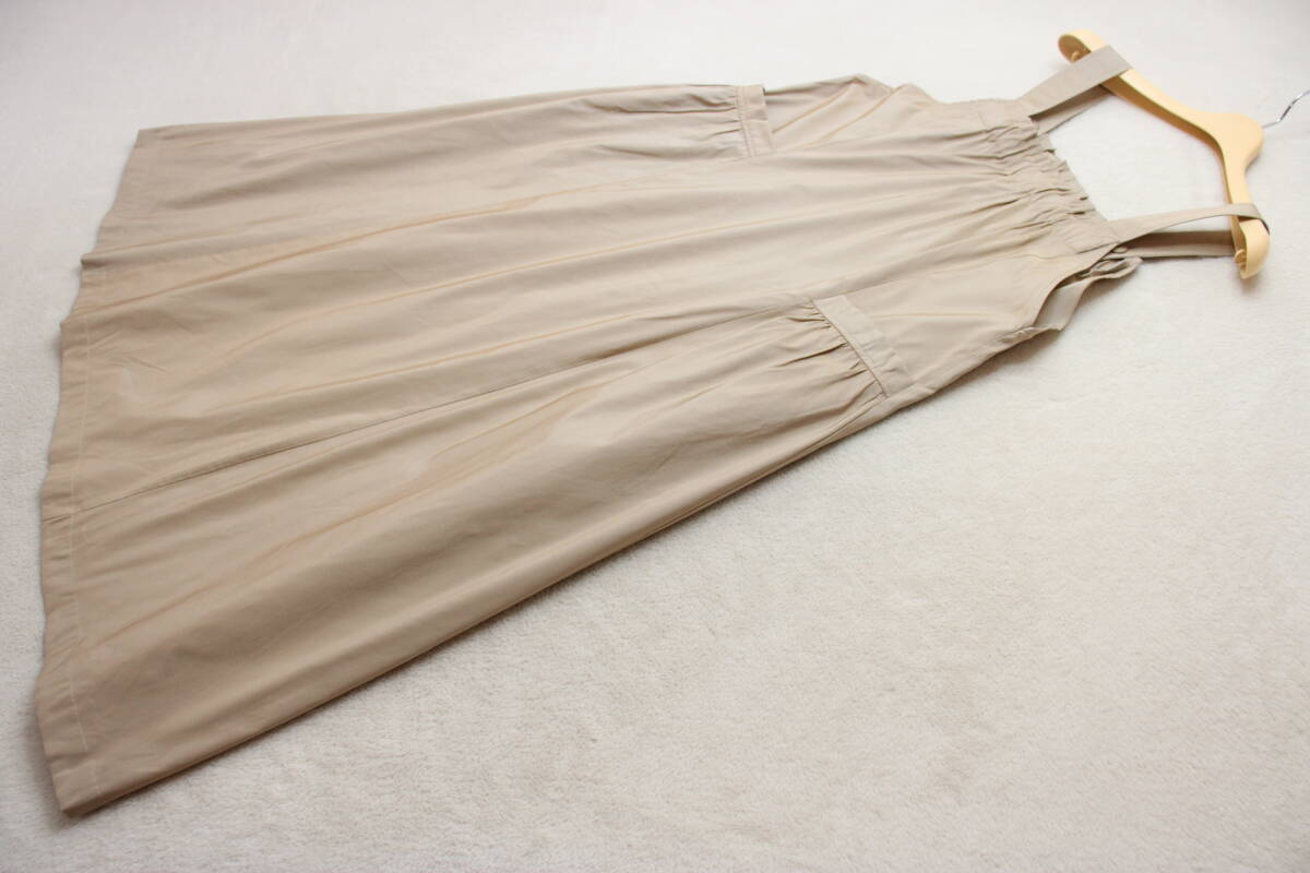 4-1018 新品 イタリア製生地使用ジャンバースカート ベージュＭ 定価￥21,780の画像1