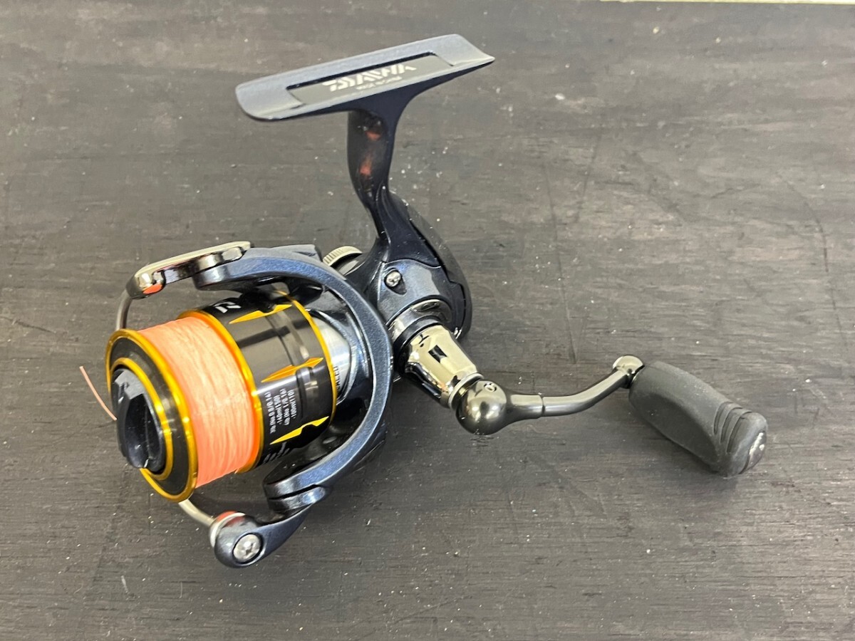 【未使用に近い極美品】 DAIWA 15 FREAMS 2004H DAIWA フリームス ダイワ 説明書 元箱付の画像2