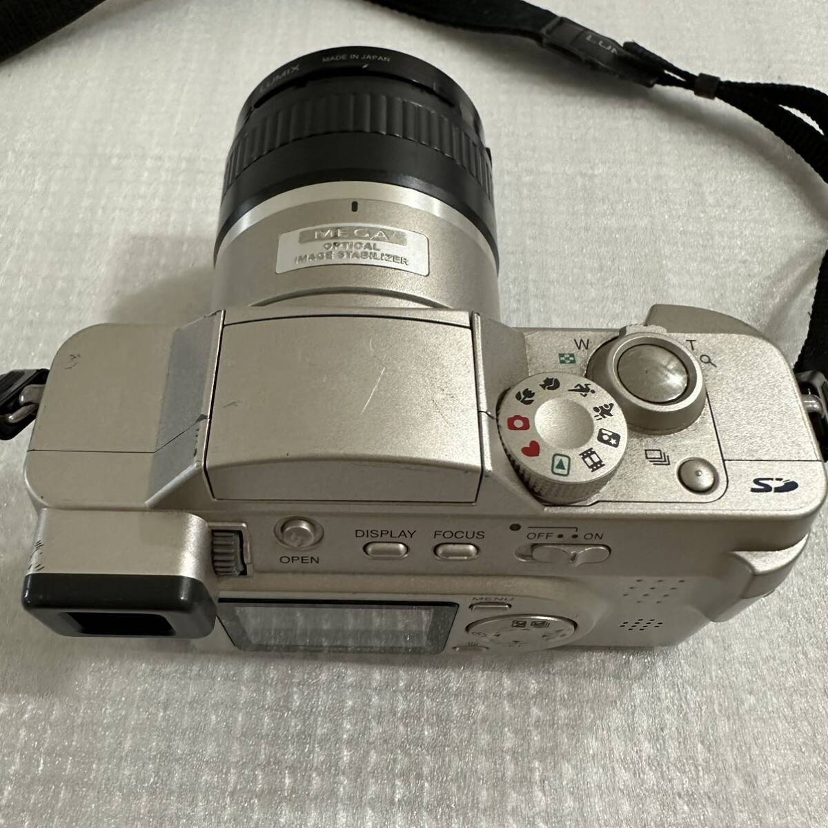 Panasonic DMC-FZ1 コンパクトデジタルカメラ LUMIX バッテリー付 サイズ:幅約11cm 高さ約7cm 奥行約8.5cm/60_画像4