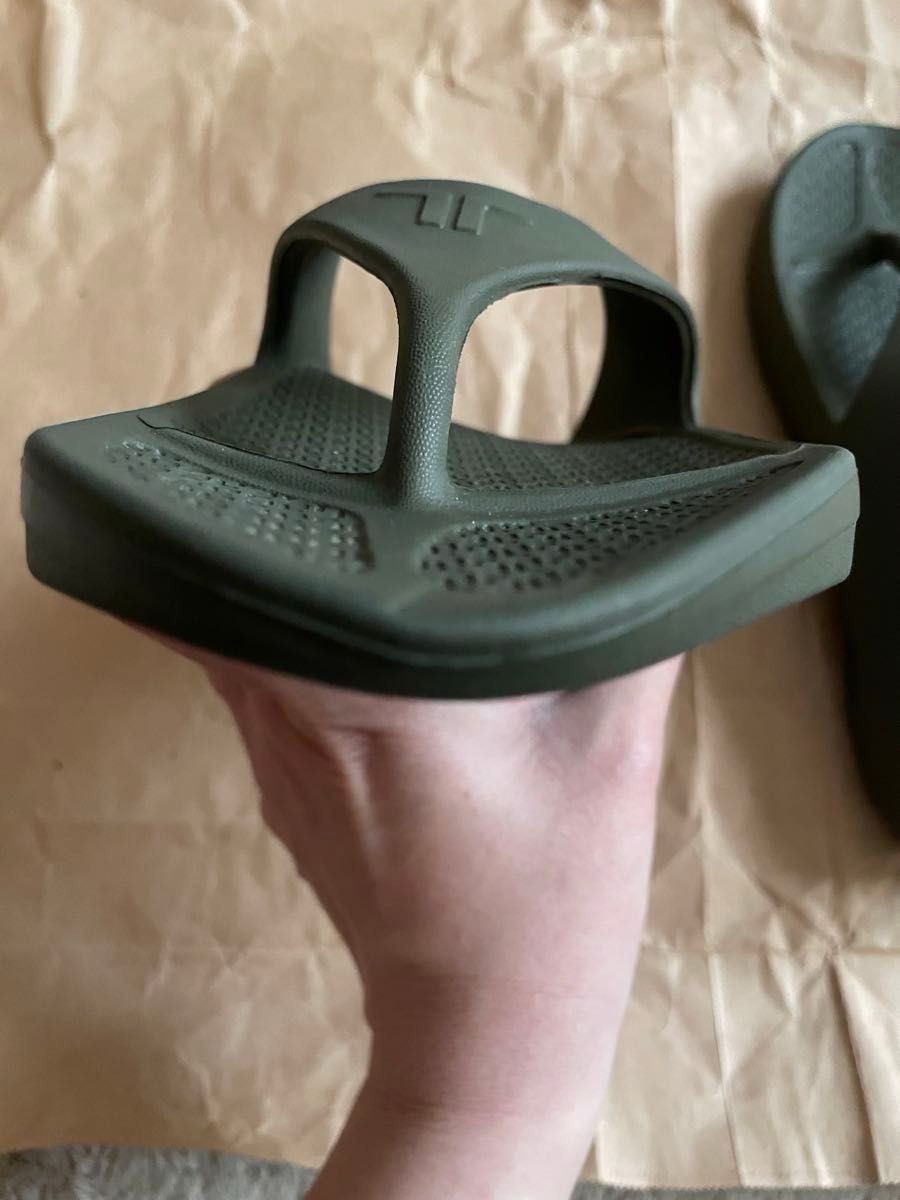 リカバリーサンダル　TELIC FLIPFLOP