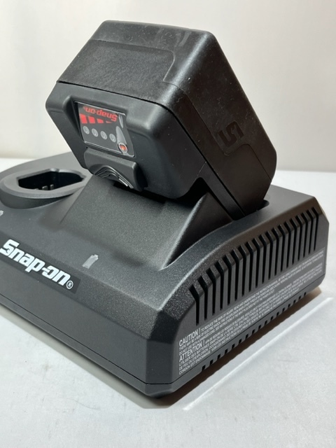 新品未使用 Snap-on スナップオン 14.4V 18V デュアル チャージャー 充電器 CTCJ131 snapon 電動 インパクト ctc131の画像5