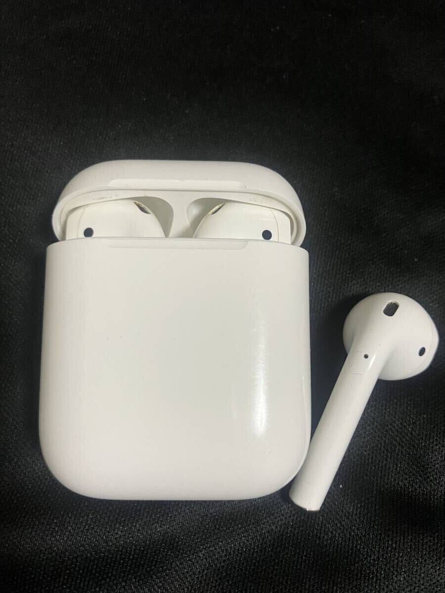 ジャンク品 Apple AirPods 第１世代 A1523 フルセット＋右耳イヤホンの画像1