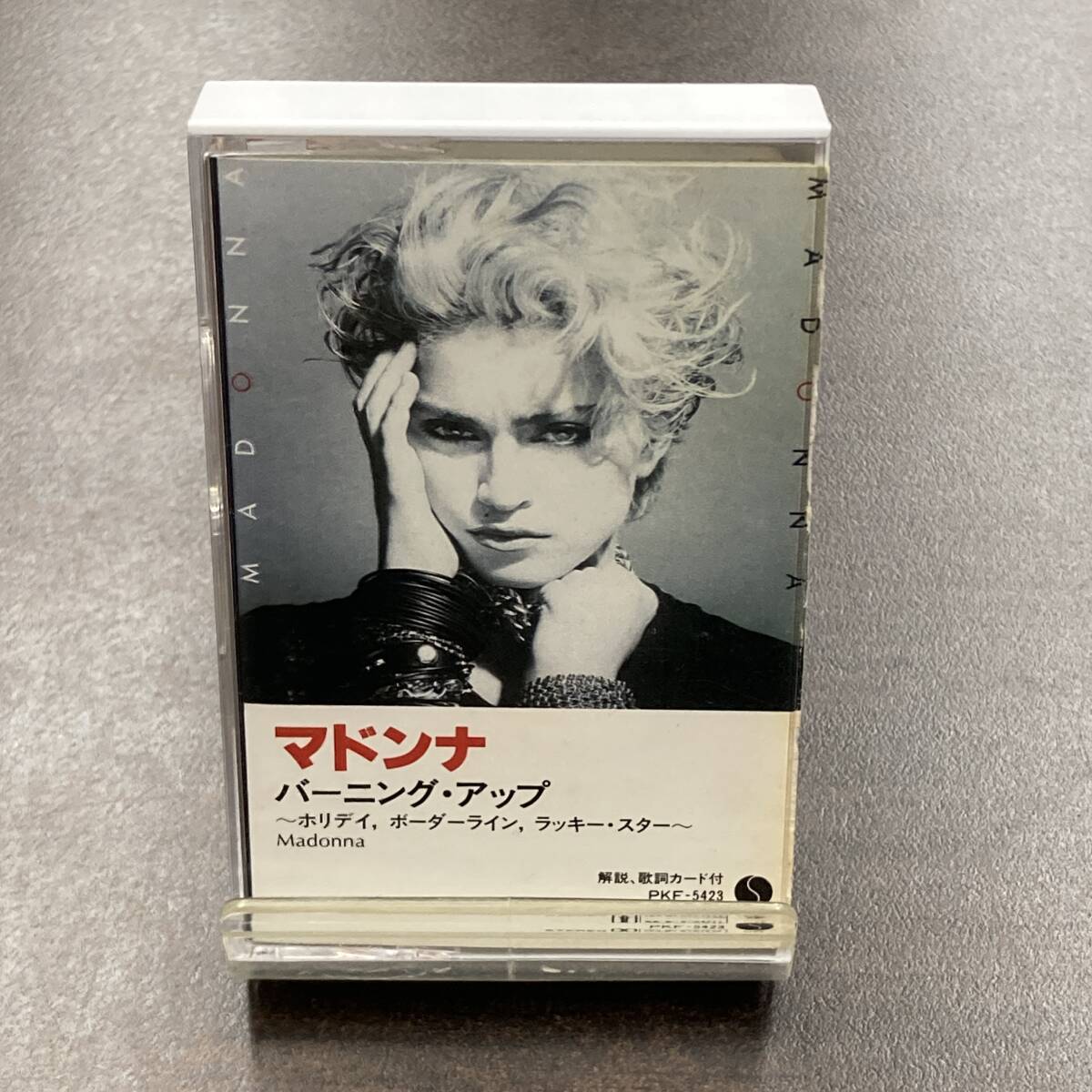 1196M マドンナ バーニング・アップ BURNING UP カセットテープ / Madonna Cassette Tapeの画像1