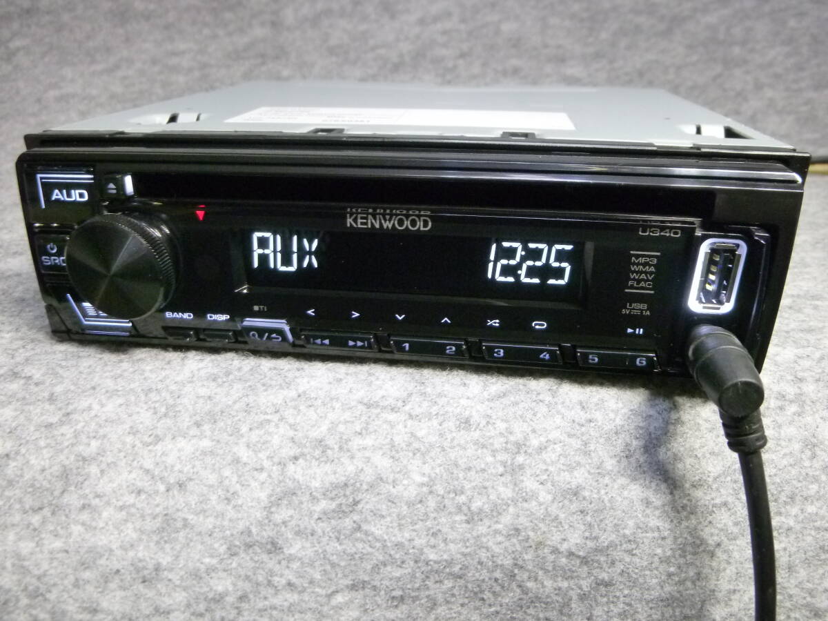 KENWOOD　U340W　1DIN　標準サイズ　CD、USB、AUX　動確済_フロントAUX入力動作中　時計表示