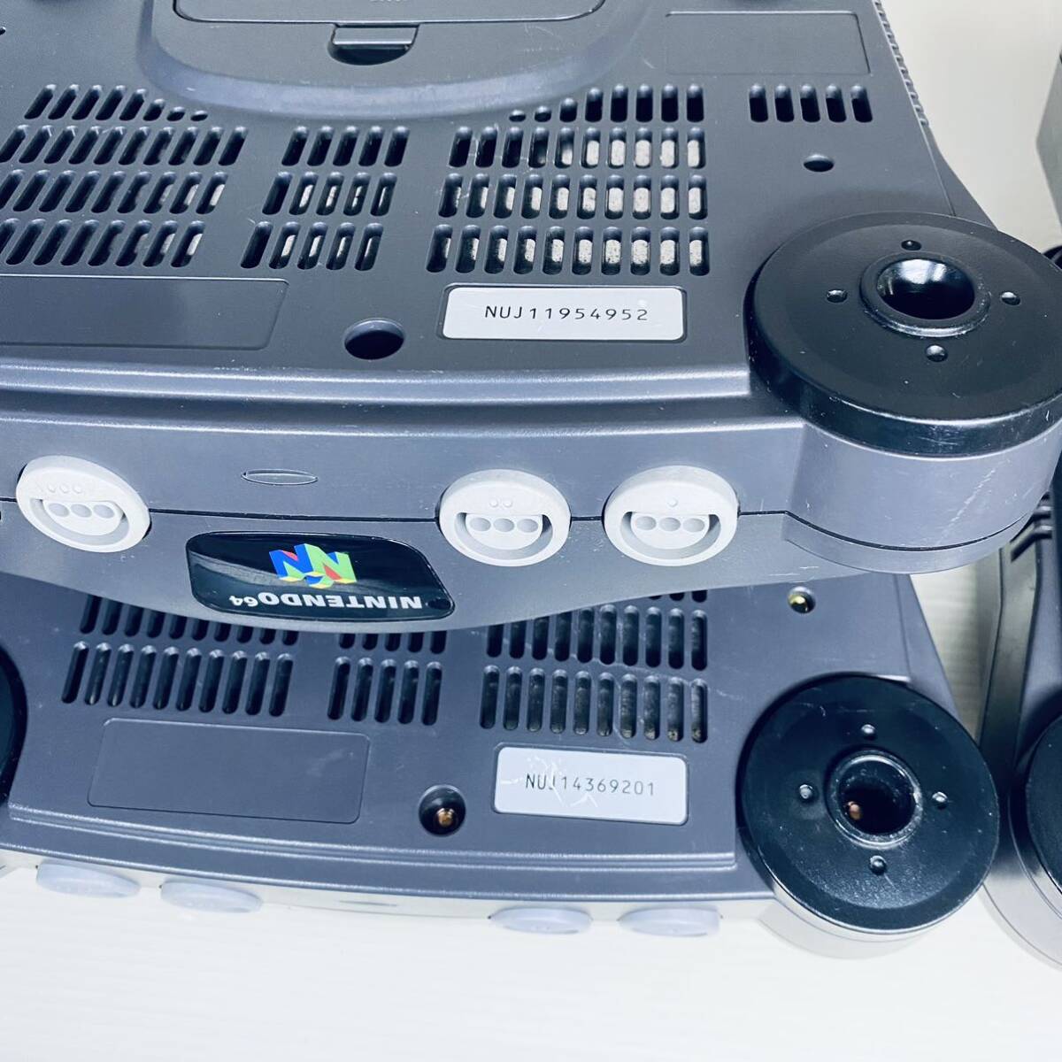 Nintendo64 NUS-001 ニンテンドー64 4台まとめ 本体のみ 【通電確認のみの為、ジャンク出品】ブラックの画像4