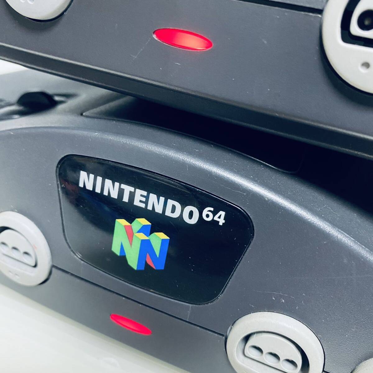 Nintendo64 NUS-001 ニンテンドー64 4台まとめ 本体のみ 【通電確認のみの為、ジャンク出品】ブラックの画像9
