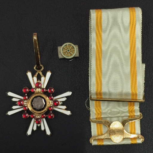 旧日本軍 勲章 勲三等 瑞宝章 メダル 紐 バッジ 付属 当時物 アンティーク 保存箱付 QD043-3の画像1