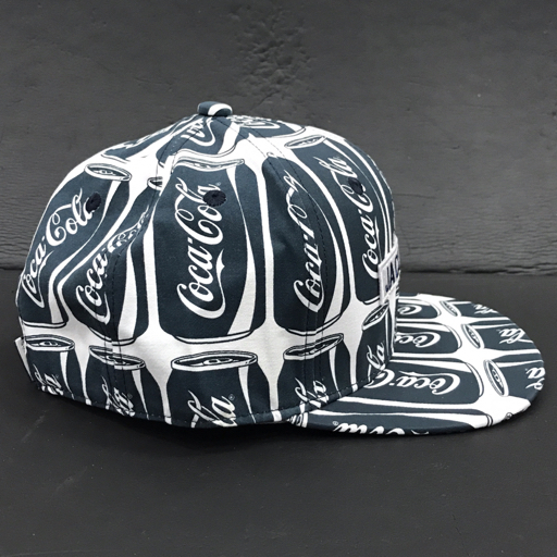 ジャックバニー×コカコーラ コラボ FR 262-11875432 キャップ 帽子 コーラ缶デザイン 総柄 白×紺系 タグ付きの画像3