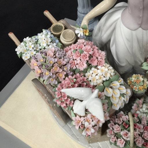 1円 リヤドロ 6809 花の街角 フィギュリン ケース付き インテリア 置き物 LLADRO_画像4