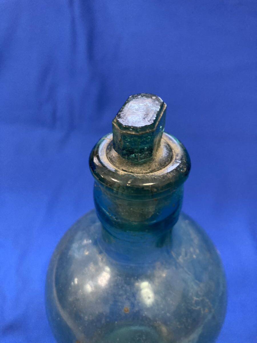 ガラス瓶 まとめて3点 ガラス 空瓶 昭和レトロ アンティーク コレクション 古い オブジェ_画像5