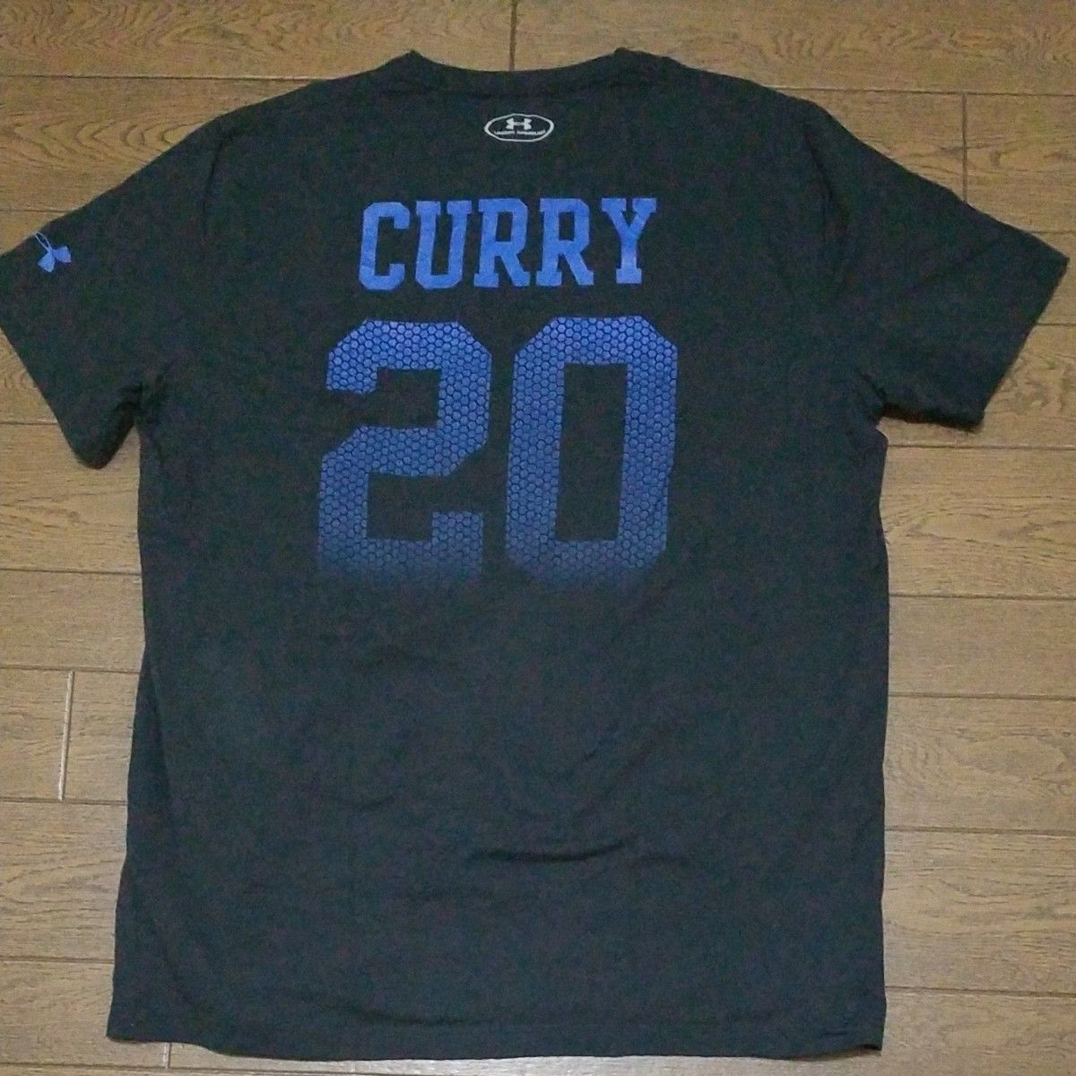 UNDER ARMOUR バックプリントTシャツ　CURRY20 XL/TG/EG U-2403