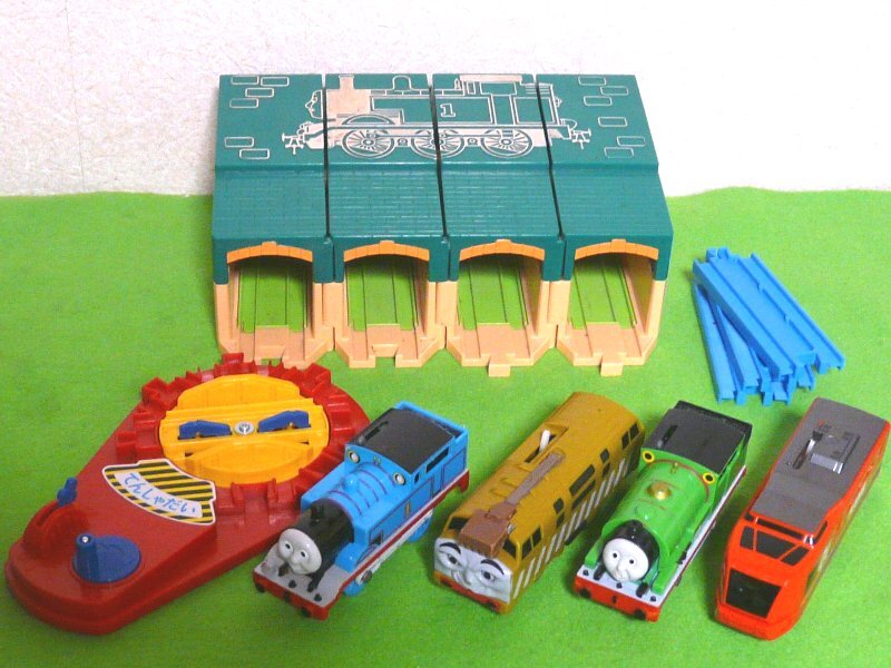  Tokutoku * Plarail Thomas series *. therefore . Thomas machine .+ locomotive 4 pcs. set *.... pcs Thomas diesel ton pa-si- Plarail . vehicle *